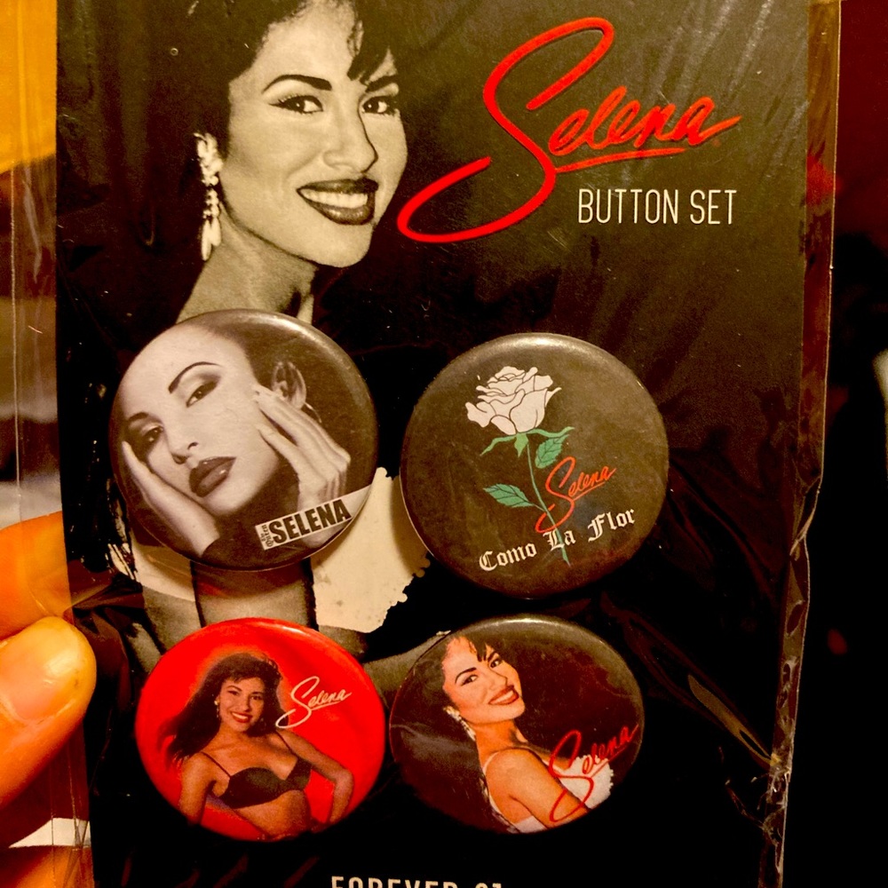 Selena Quintanilla Pin buttons